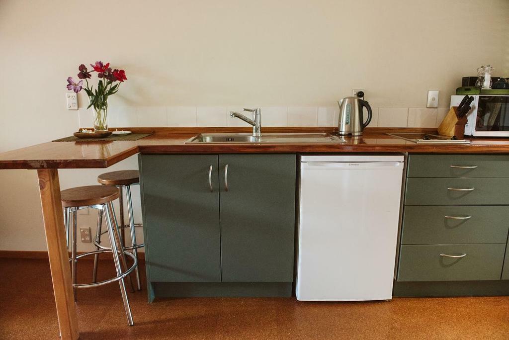 Bow Street Apartments & Cottage Raglan Buitenkant foto